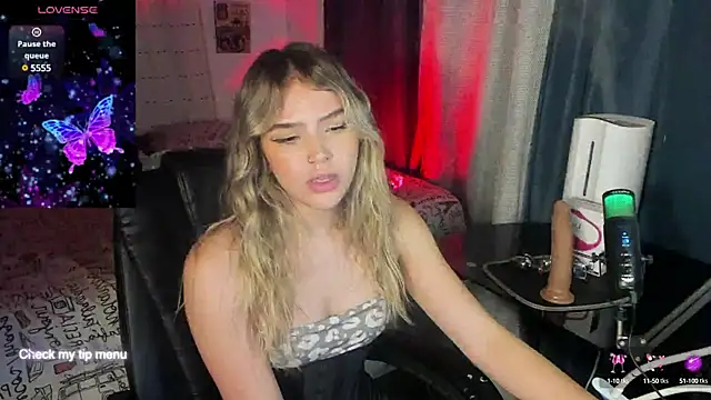 Snapshot of LoolitaBeauty_ chatting on 01-19-25, 05:58 LoolitaBeauty online show from 01-19-25, 05:58