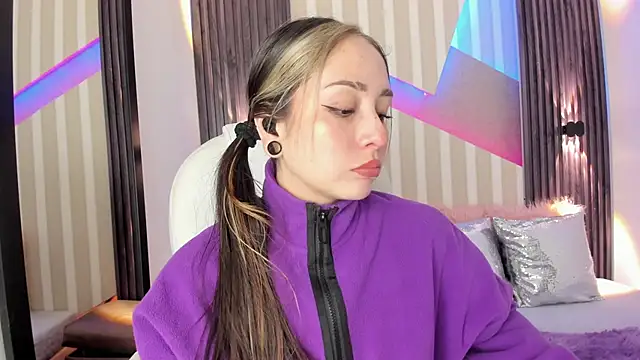 emily layton online show from 10-05-25, 04:20