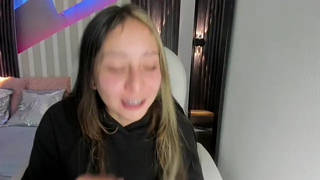 emily layton online show from 10-18-25, 03:36