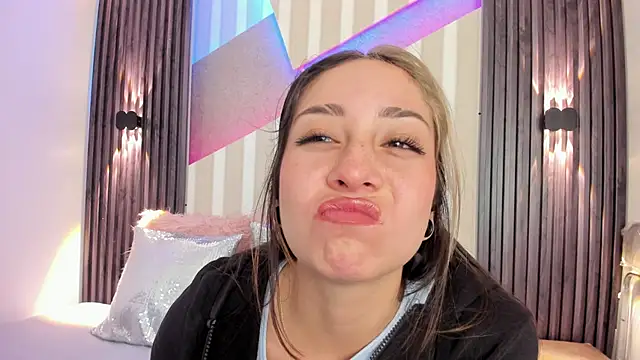 emily layton online show from 10-10-25, 02:29