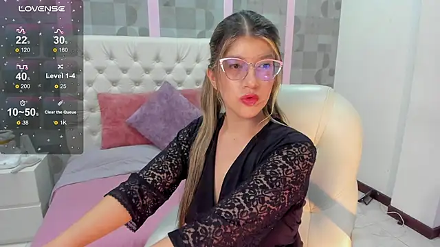 Snapshot of SEXMILLA_ chatting on 03-05-25, 04:45 SEXMILLA  online show from 03-05-25, 04:45