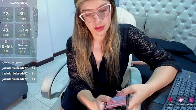 Snapshot of SEXMILLA_ chatting on 03-15-25, 08:48 SEXMILLA  online show from 03-15-25, 08:48
