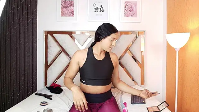 Alison Chan  online show from 11-04-25, 03:05