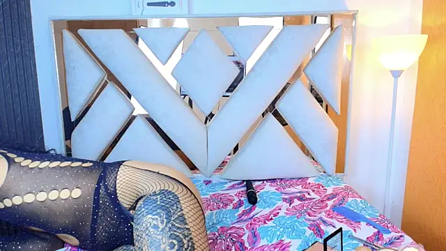 Alison Chan  online show from 10-21-25, 02:38