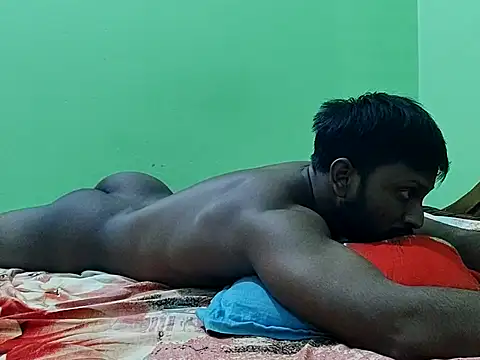 Snapshot of HunkyAriyan chatting on 09-14-25, 03:45 HunkyAriyan online show from 09-14-25, 03:45