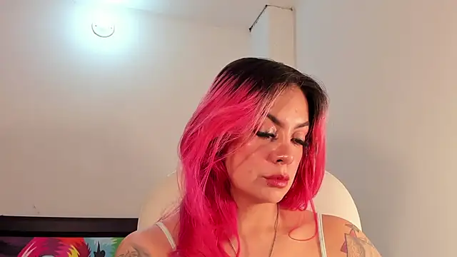 Snapshot of AZULAEVANSS chatting on 02-09-25, 01:00 AZULAEVANSS online show from 02-09-25, 01:00