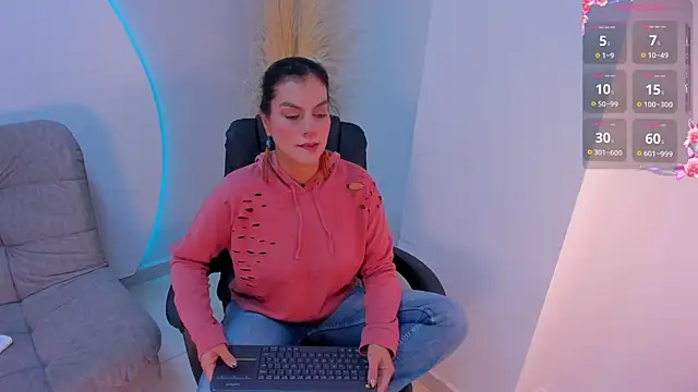 Ada Monroe10 online show from 10-07-25, 01:23