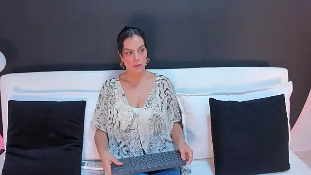 Ada Monroe10 online show from 03-31-26, 01:35