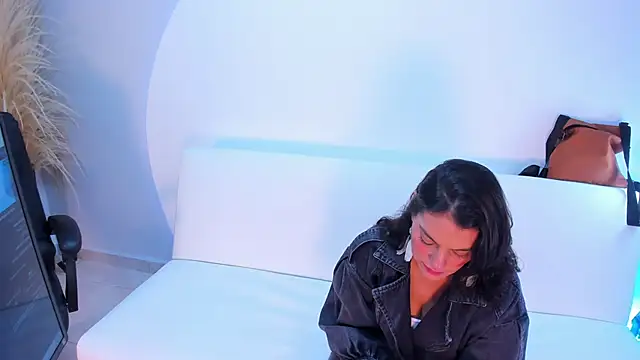 Ada Monroe10 online show from 11-10-25, 01:38