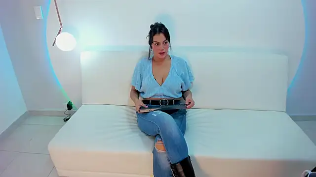 Ada Monroe10 online show from 12-05-25, 01:53