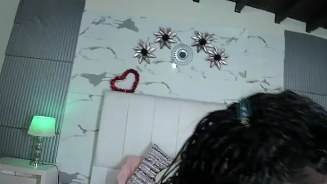 Snapshot of RileySkye chatting on 02-21-25, 04:40 RileySkye online show from 02-21-25, 04:40