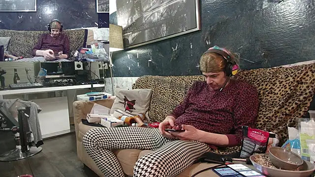Snapshot of Doggyray44 chatting on 02-18-25, 11:30 Doggyray44 online show from 02-18-25, 11:30