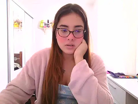 Snapshot of maliamiller chatting on 06-11-26, 01:30 maliamiller online show from 06-11-26, 01:30