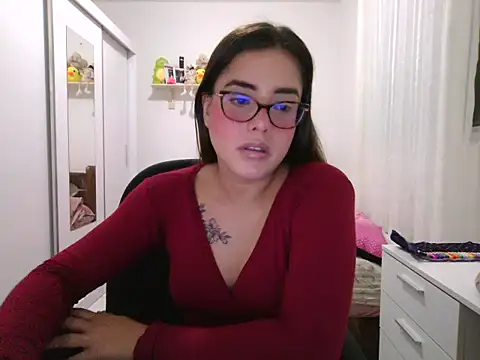 Snapshot of maliamiller chatting on 05-26-26, 11:25 maliamiller online show from 05-26-26, 11:25