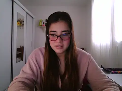 Snapshot of maliamiller chatting on 06-06-26, 08:14 maliamiller online show from 06-06-26, 08:14
