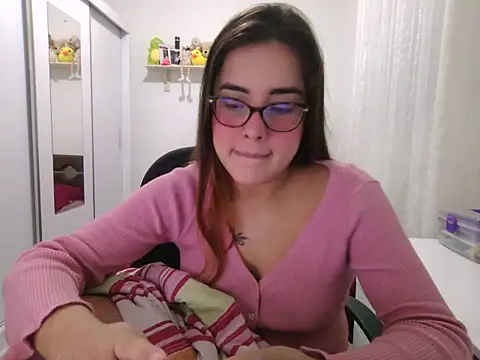 Snapshot of maliamiller chatting on 07-11-26, 02:34 maliamiller online show from 07-11-26, 02:34