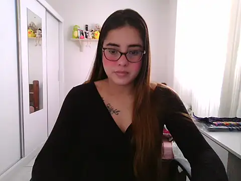 Snapshot of maliamiller chatting on 05-20-26, 10:45 maliamiller online show from 05-20-26, 10:45
