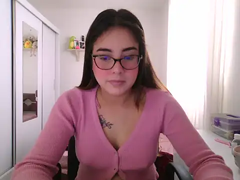 Snapshot of maliamiller chatting on 07-11-26, 03:01 maliamiller online show from 07-11-26, 03:01