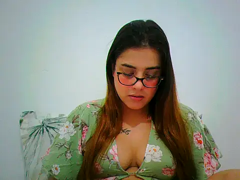 Snapshot of maliamiller chatting on 04-18-26, 09:11 maliamiller online show from 04-18-26, 09:11