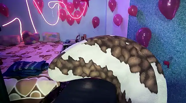 Snapshot of expression_queen chatting on 02-15-25, 02:44 expression queen online show from 02-15-25, 02:44