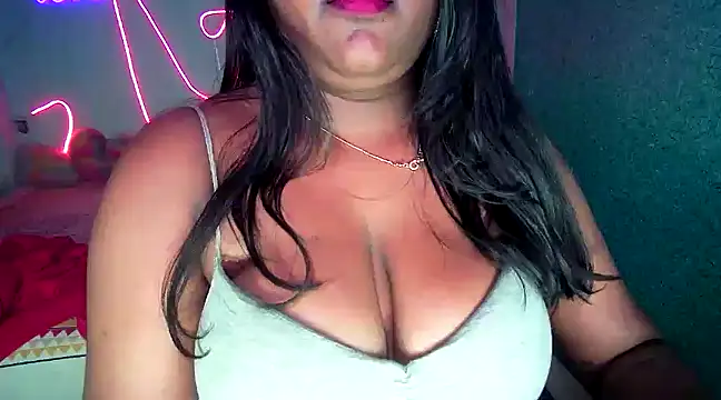 Snapshot of expression_queen chatting on 02-25-25, 09:15 expression queen online show from 02-25-25, 09:15