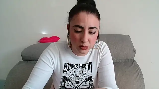 leilacam25 online show from 02-06-26, 03:30