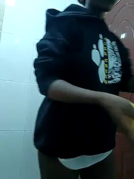 Juicylittle slute online show from 03-26-26, 04:11