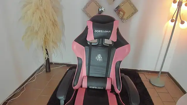 Snapshot of kattadoll chatting on 02-19-26, 07:55 kattadoll online show from 02-19-26, 07:55