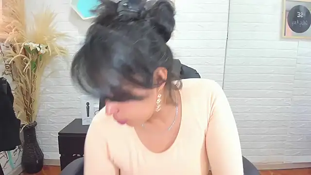 Aisha 09 online show from 02-21-25, 03:43