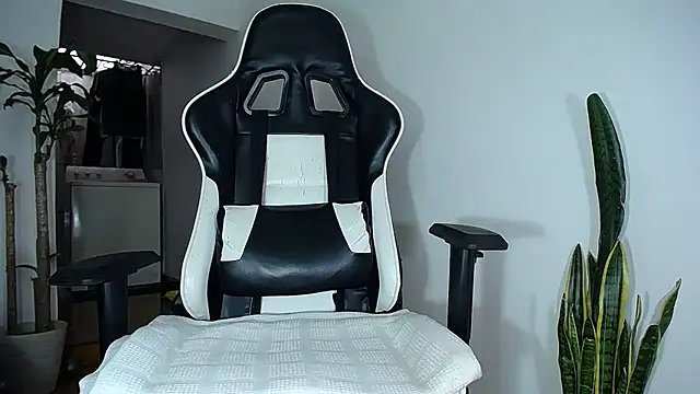 diamond black00 online show from 03-18-25, 08:59