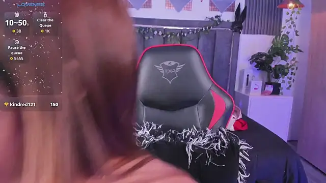 isabela fox online show from 10-30-25, 03:16