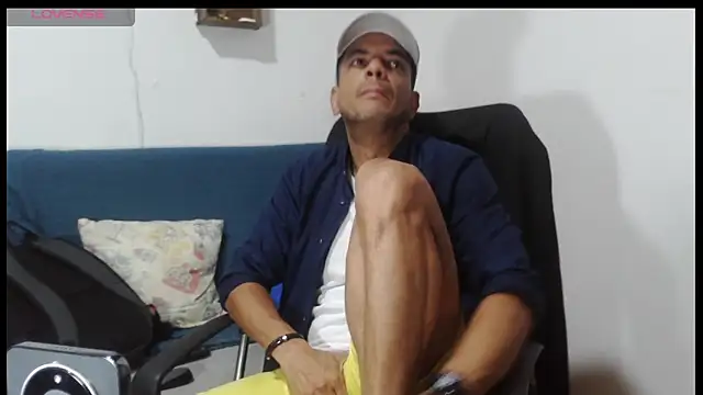 Snapshot of latinmartin73 chatting on 05-11-26, 11:46 latinmartin73 online show from 05-11-26, 11:46