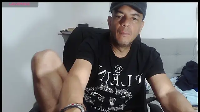 Snapshot of latinmartin73 chatting on 05-03-26, 03:44 latinmartin73 online show from 05-03-26, 03:44