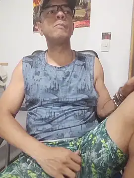 latinmartin73 online show from 11-24-25, 02:11