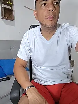 Snapshot of latinmartin73 chatting on 06-02-26, 12:32 latinmartin73 online show from 06-02-26, 12:32
