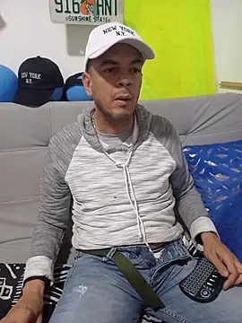 latinmartin73 online show from 10-19-25, 04:37