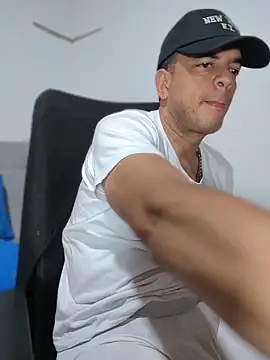 Snapshot of latinmartin73 chatting on 04-30-26, 12:39 latinmartin73 online show from 04-30-26, 12:39