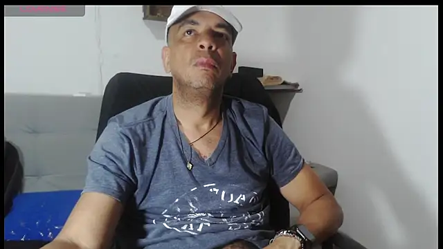 Snapshot of latinmartin73 chatting on 05-18-26, 05:45 latinmartin73 online show from 05-18-26, 05:45