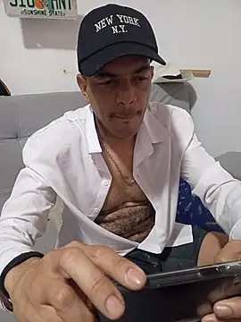 latinmartin73 online show from 11-02-25, 07:08