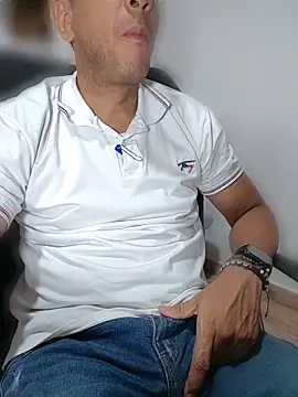 Snapshot of latinmartin73 chatting on 05-08-26, 11:41 latinmartin73 online show from 05-08-26, 11:41