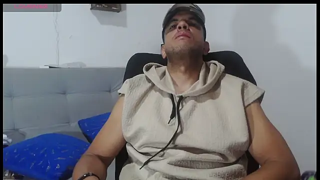 Snapshot of latinmartin73 chatting on 05-24-26, 02:44 latinmartin73 online show from 05-24-26, 02:44