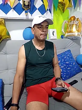 latinmartin73 online show from 10-04-25, 02:24