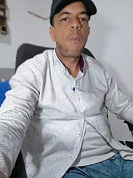 Snapshot of latinmartin73 chatting on 04-29-26, 01:43 latinmartin73 online show from 04-29-26, 01:43