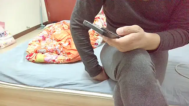 huzi518 online show from 12-17-25, 03:50