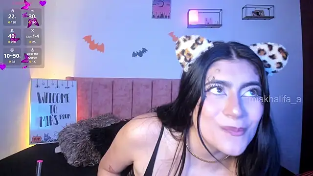 miakhalifaaa  online show from 10-16-25, 09:56