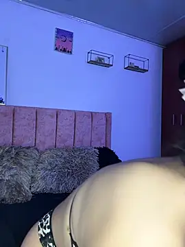 miakhalifaaa  online show from 10-11-25, 08:43