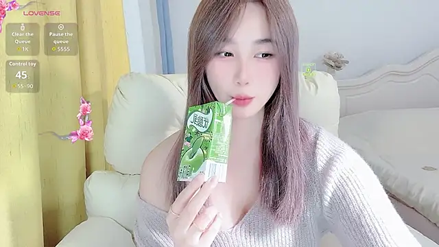 Snapshot of Caitlyn__ chatting on 02-10-26, 06:01 Caitlyn online show from 02-10-26, 06:01