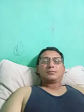 Andresguz35 online show from 06-14-26, 04:14
