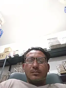 Andresguz35 online show from 10-22-25, 04:28