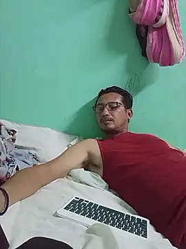 Andresguz35 online show from 12-18-25, 05:45